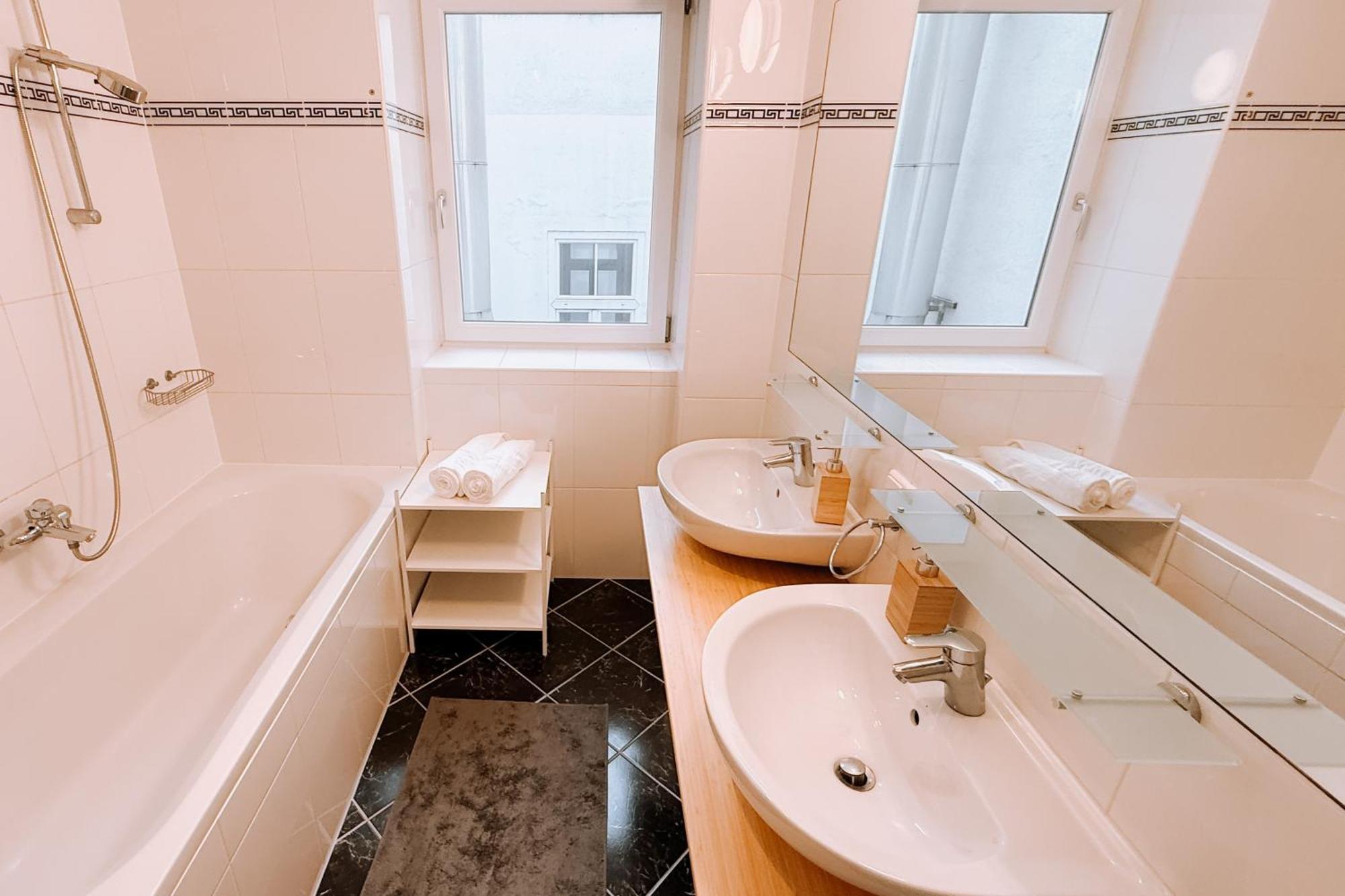 90Qm, 3 Bedrooms, Near Schoenbrunn, Balcony - Axara Housing Βιέννη Εξωτερικό φωτογραφία